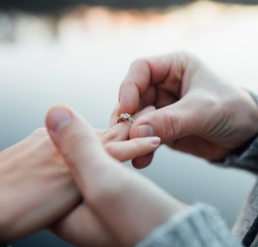 プロポーズの言葉を覚えている人ほど結婚生活の満足度が高い傾向がある!?