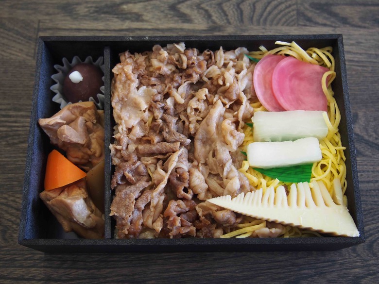 駅弁・近江牛めし（中身）