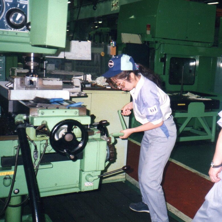 大学卒業後、ユニシアジェックス（元Astemo株式会社）にて2年働いた