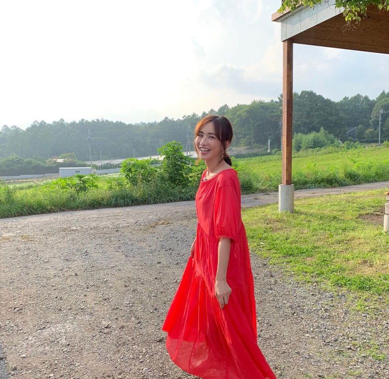 赤いワンピース姿が素敵