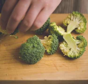 冬野菜の王様「ブロッコリー」を茹でると損する理由