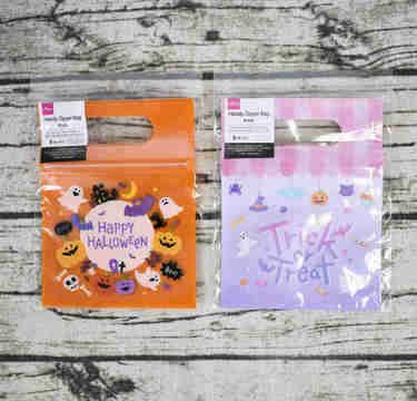 ダイソー「ハンディジップバッグ」ジップ式でハロウィンのお菓子交換に大活躍の予感