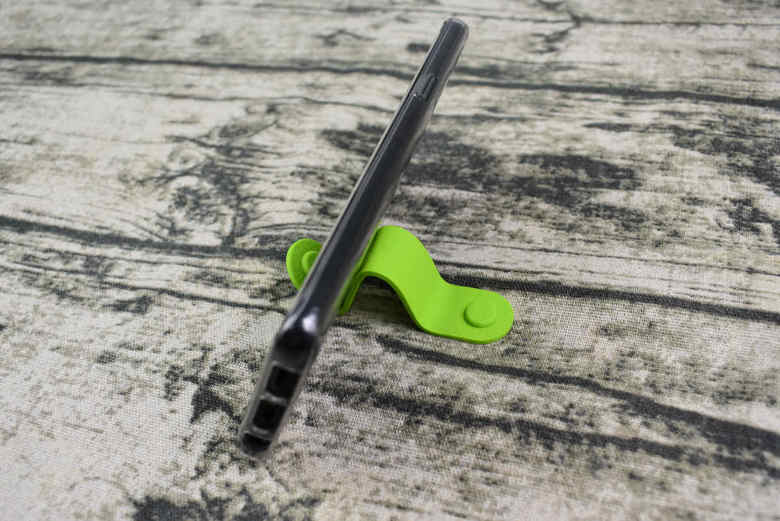 セリアの人気雑貨「シリコン携帯クリップ」の実物画像