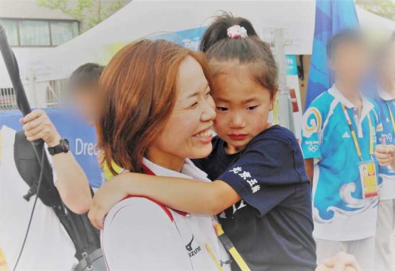 北京オリンピックで芽生さんを抱いて