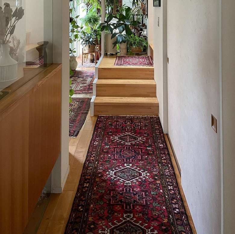 ▲手前のラグが最初に購入した3枚のうちの1枚