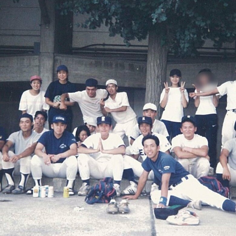 大学時代は野球部マネージャーとして活躍（佐藤さん前列4番目）