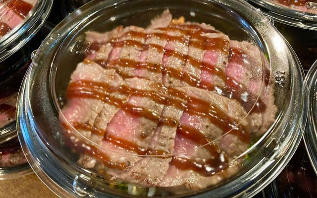 テイクアウトのステーキ丼