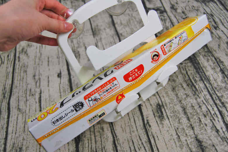 セリアの人気商品「ラップホルダー」の使用中画像4