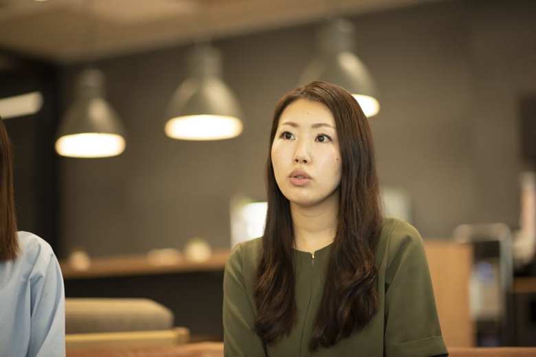 荻荘由香さん／富士通株式会社総務・人事本部人事部で働き方改革関連の企画を担当。2010年入社。今年7月に育児休職から復職、現在1歳半の女の子のママ。