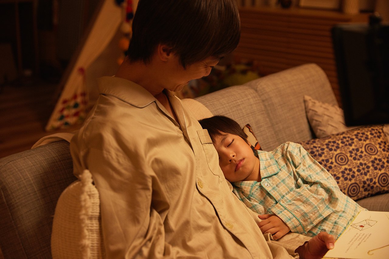 就寝前の眠そうな子どものイメージ