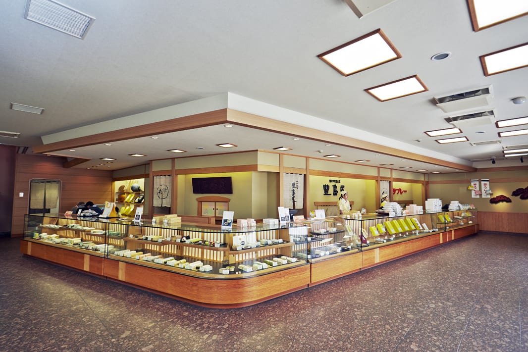 豊島屋本店の店内の様子
