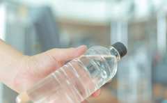 「自動回収機」が成功のカギ!?ペットボトルで肌着を作る取り組み