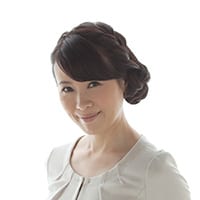 コミュニケーション・マナー講師　EXSIA代表。マナーやコミュニケーションの専門家として、企業研修・講演を行っている。年間150回登壇し、3万人以上を指導。テレビ出演などのメディアでも活躍。ＮＰＯ法人日本サービスマナー協会ゼネラルマネージャー講師としてプロ講師養成も手掛ける。