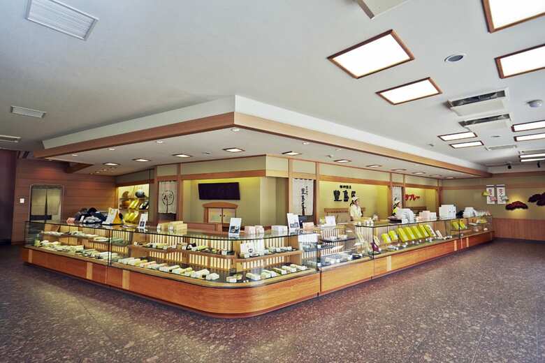 豊島屋本店の店内の様子 