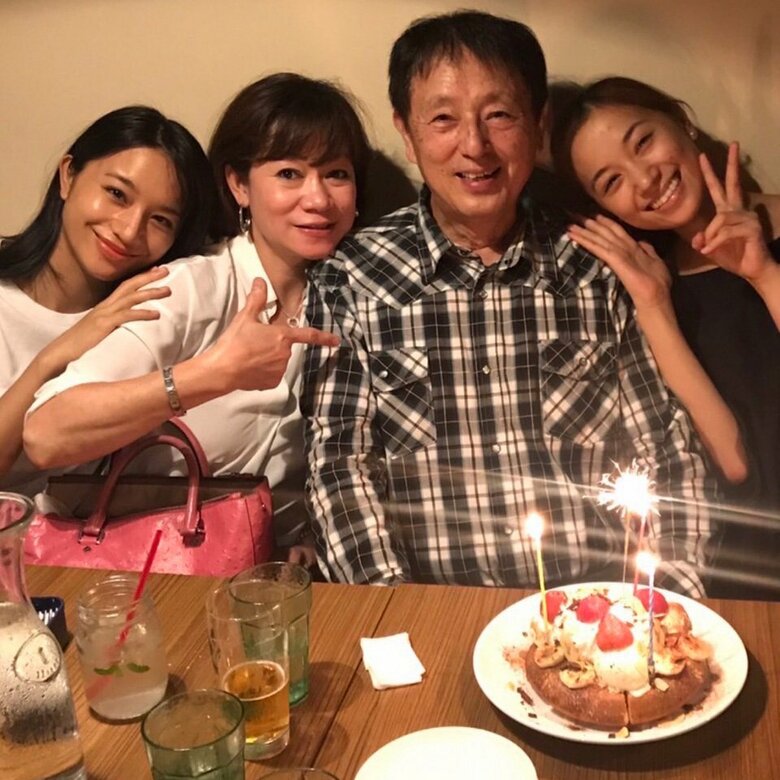 「とっても幸せそう！」夫の誕生日を祝うペンさんと、高橋姉妹