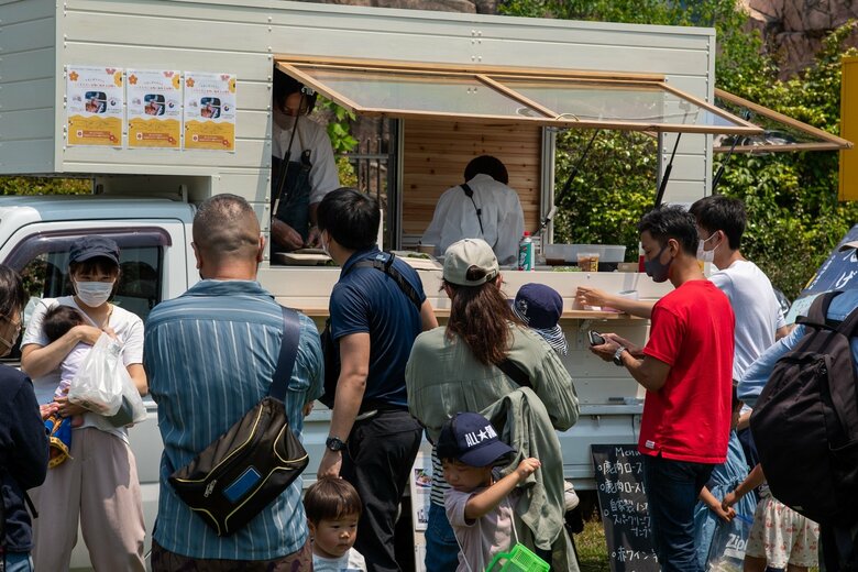 最初は両親が新卒で起業することを心配したが、熱意に打たれ、現在は応援してくれているそう