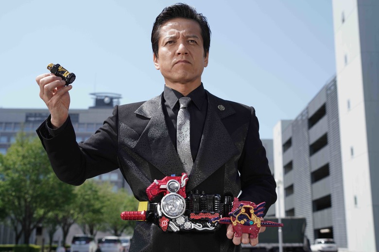 ▲東都の新知事となった、ブラッド族の伊能賢剛は、郷原・涼香とともに「ビルド殲滅計画」を実行。