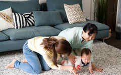 10か月経ってもハイハイしない… わが子の成長が心配でたまりません