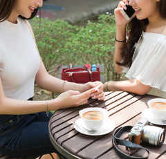 「最近どう？」って聞いてくる友人にイライラ。マウントの鐘鳴る会話のリアル