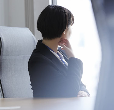 同じ部署に配属された後輩女性に感じるギャップ…１位「考え方」じゃあ意外な２位は…!?