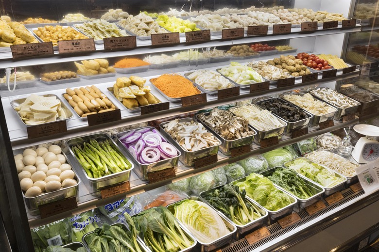 好きな具材を選べるのが麻辣湯の楽しさ。「七宝麻辣湯」ではトッピングを常時50種類以上そろえている