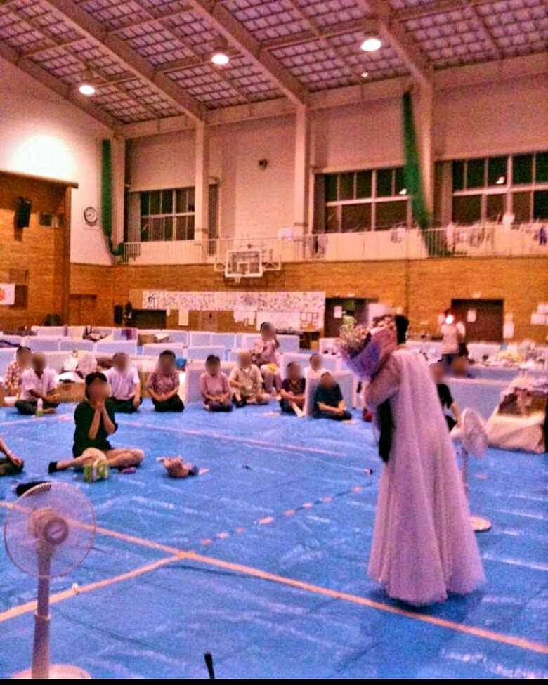 東日本大震災後の気仙沼避難所にて