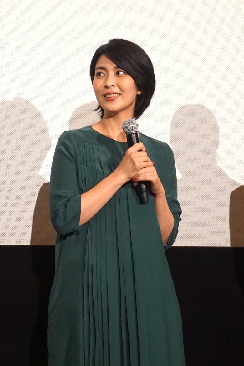 先生役で良かった！と笑顔で話す松たか子さん