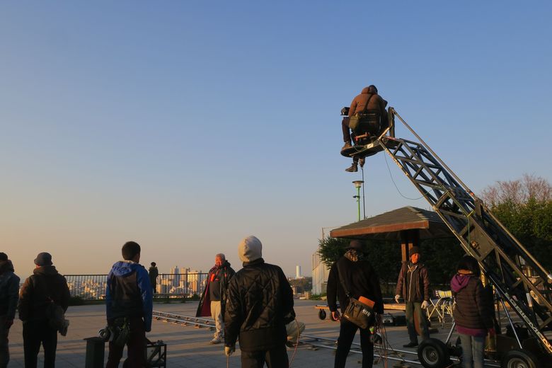 『思い、思われ、振り、振られ』の高台の公園での撮影の様子