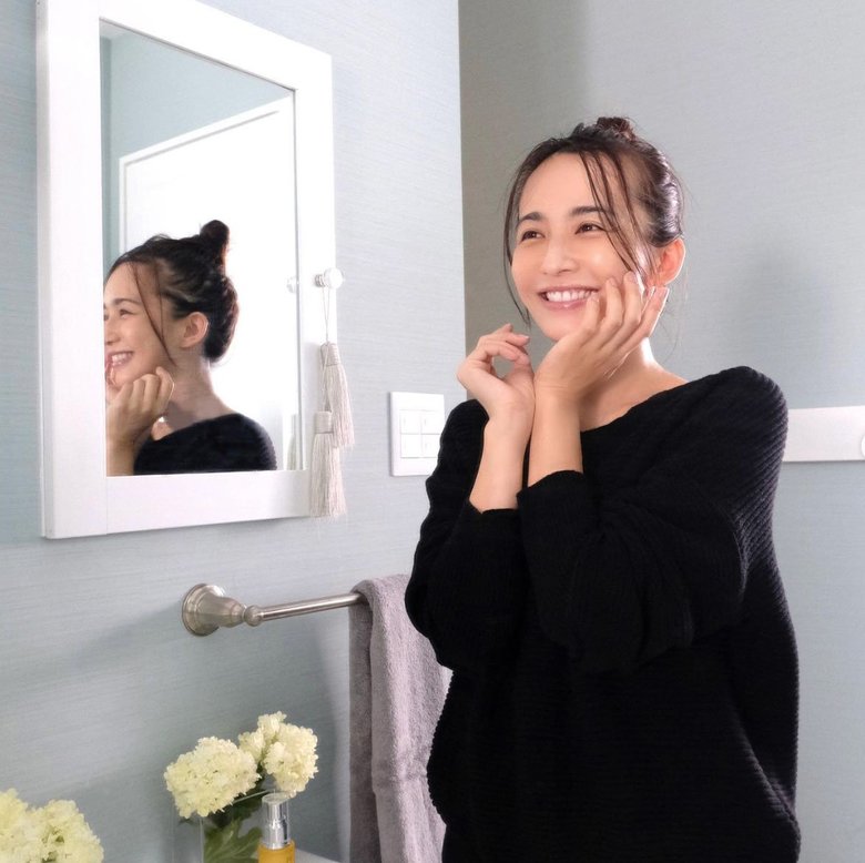 鏡越しに映る姿