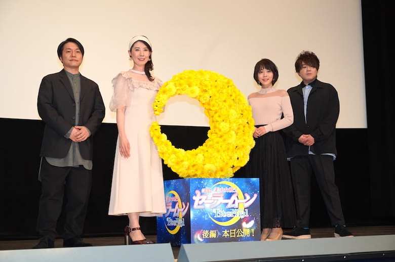 舞台挨拶に登壇したキャスト陣。左から野島健児さん、三石琴乃さん、福圓美里さん、松岡禎丞さん