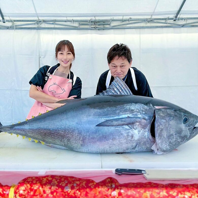 ドルフィンズアリーナにて父とクロマグロ解体ショー