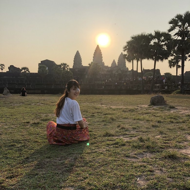 カンボジアで笑顔を見せるかたのさん