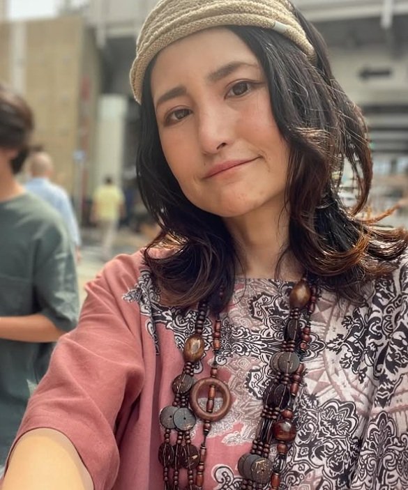 ヒッピー風のスタイルは今も健在「私服もこれです」