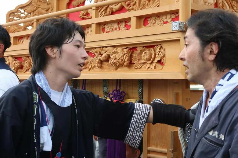 秋川さんの地元、愛媛県西条市の西条祭りに親子で参加