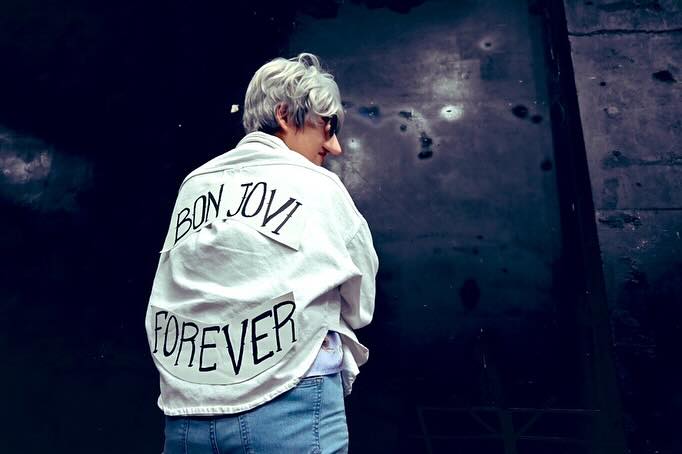 憧れのボン・ジョヴィを真似て