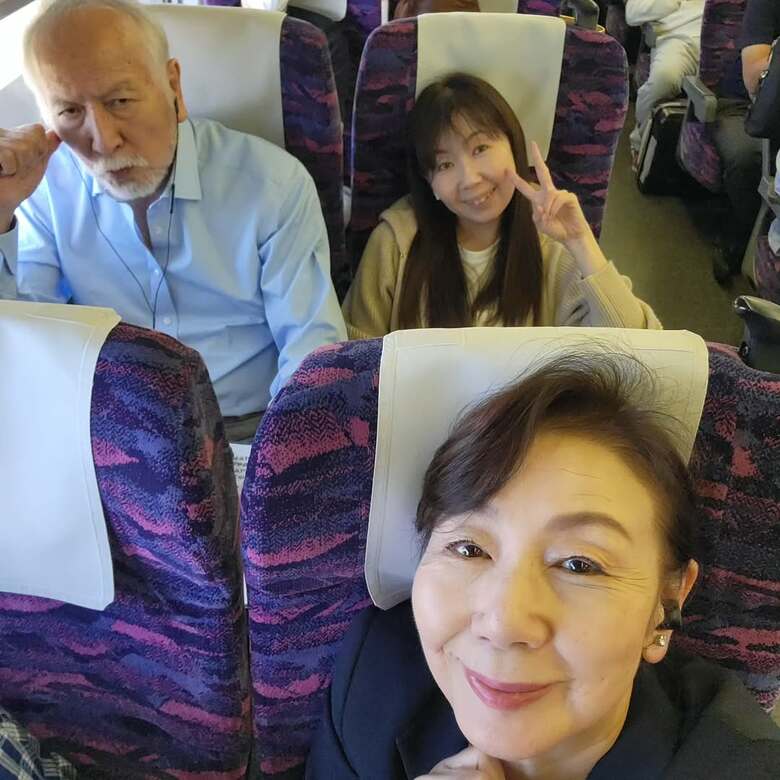 2013年10月、3年半ぶりの被災地訪問で東松島へ。夫の村井國夫さん（左上）と娘の村井麻友美さん（右上）と