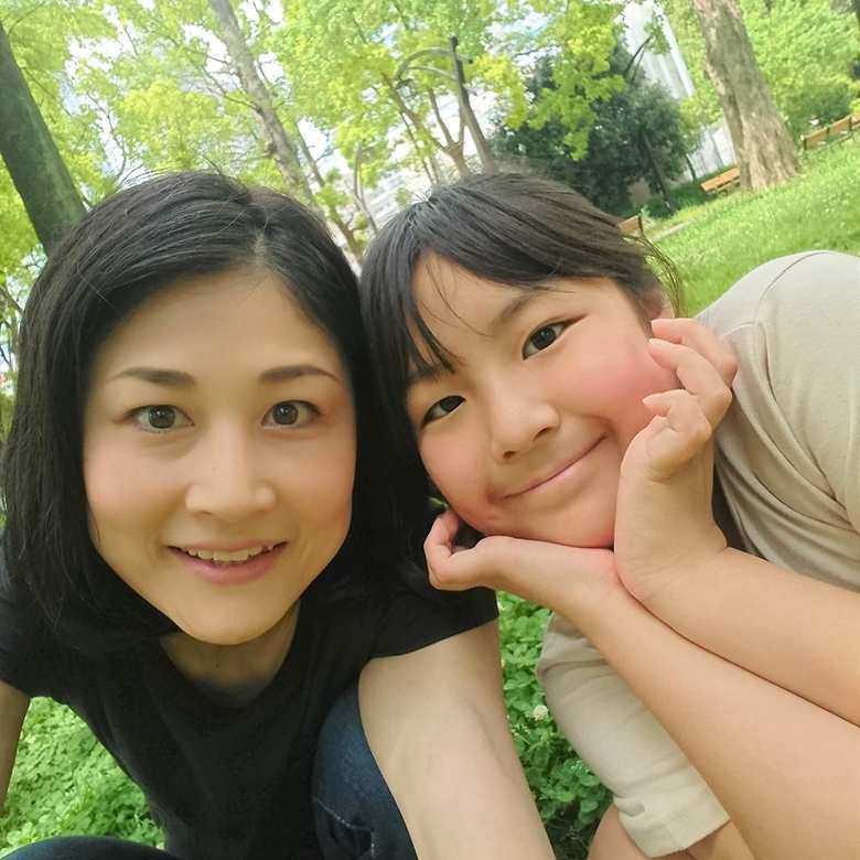 「サプライズ休暇」を利用し、娘さんと出かけた際の一枚。