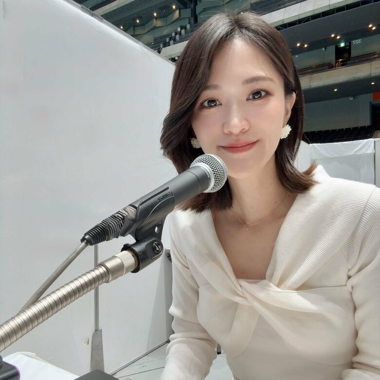 歌手、モデル、司会、ナレーション、俳優とマルチに活動する上野さん