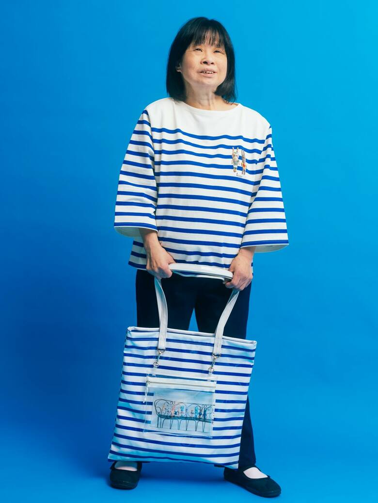 BEAMSのコラボアイテムを着てモデルを務める未知子さんのオフショット（出典：高嶋ちさ子インスタグラム）