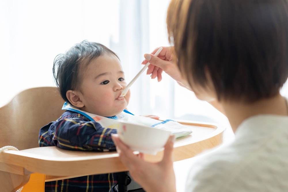 2回食をする親子のイメージ
