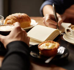 深読みし過ぎ!?「私にはできないから尊敬する」は褒めか皮肉か