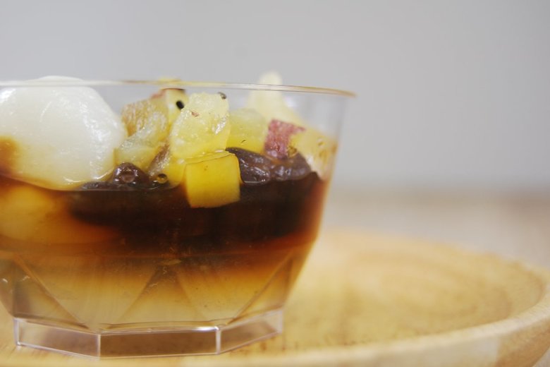 ローソンの人気スイーツ「白玉とさつまいものあんみつ」の実物画像