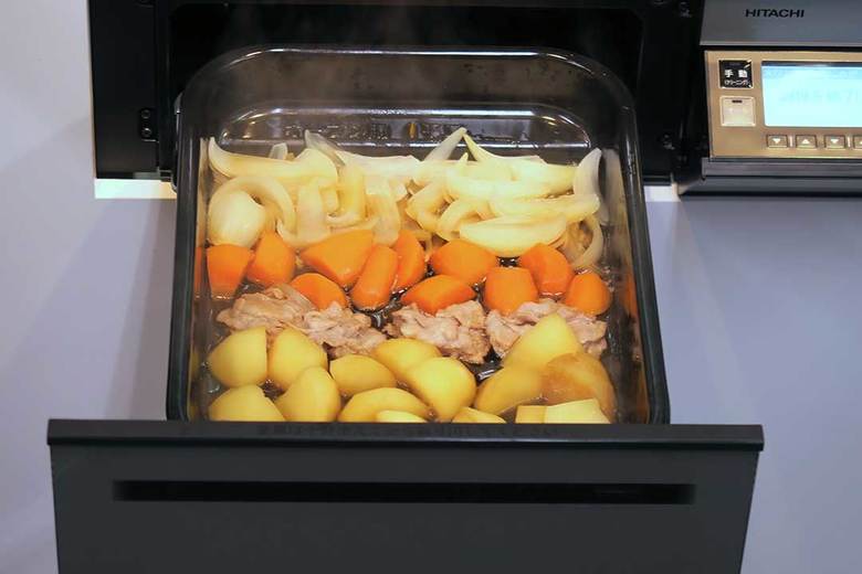 ▲庫内の上下にあるシーズヒーターでじっくり火を通す。加熱ムラが少ないのも特徴。