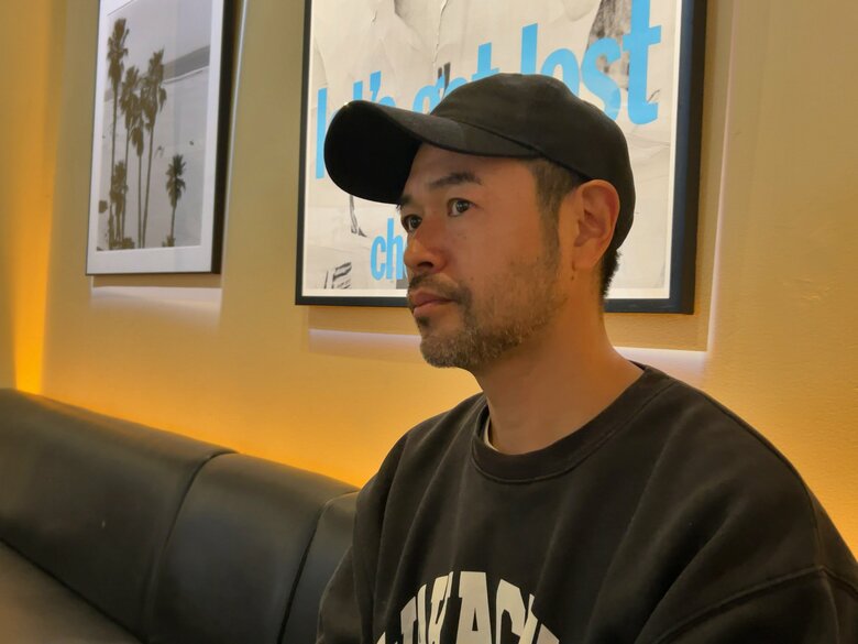 「右のほうが似てるから左はあまり撮らない」貴重なニッチローさんの左側からの顔ショット