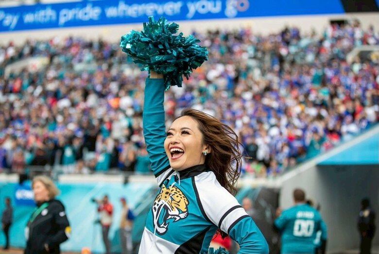 エネルギッシュなパフォーマンスで仲間とともに観衆を魅了してきた本田さん