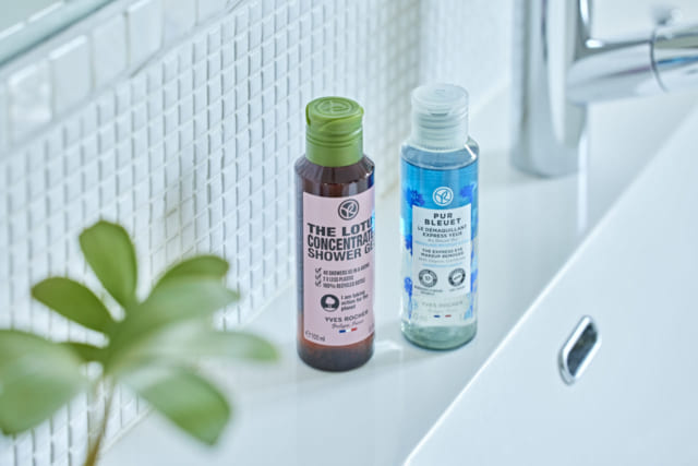 （右）ピュアブルエ アイメイクリムーバー 100ml 880円、（左）エコボディウォッシュ ロータスフラワー＆セージ 100ml 880円