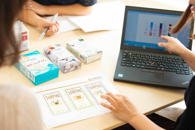 生理用品のネガティブな印象を払拭するデザインを求めて