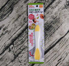 セリア「左右に曲がるベビースプーン」考えつくされた機能に感動の声続出！