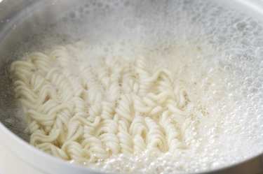 「インスタント袋麺アレンジ」料理上手な芸人の技「まだそんな方法が!!」