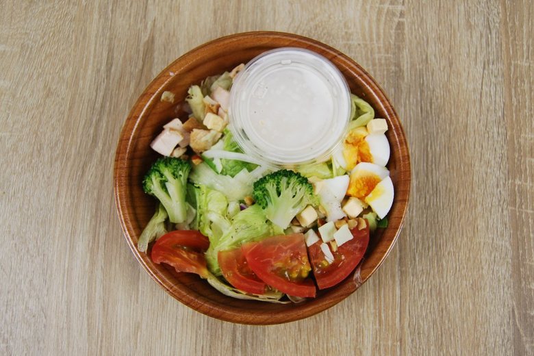 セブンイレブン「グリルチキンと玉子のチョップドサラダ」の商品画像2